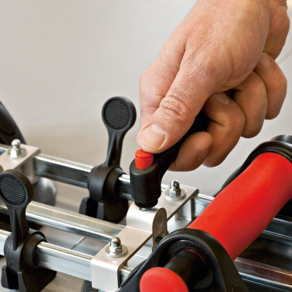 Hand adjusting Bessey Tools Extra Large Seaming Tool