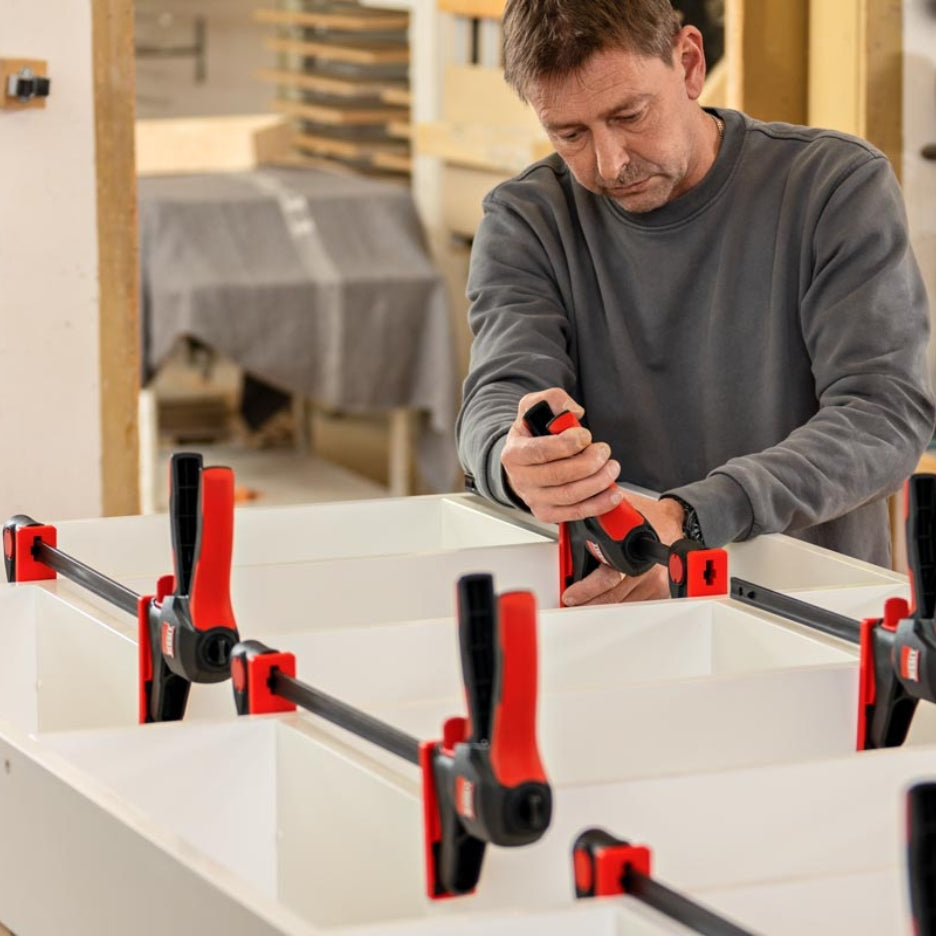 Versatile rotating handle.