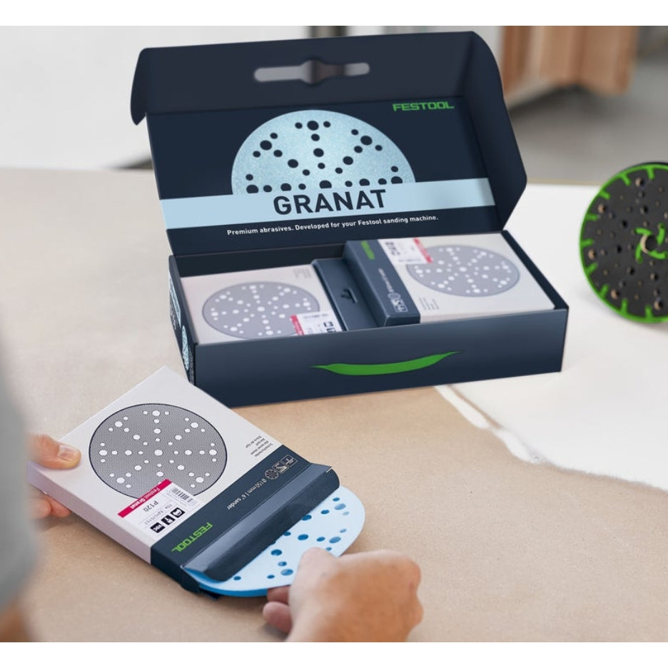Hand pulling Granat abrasive out of its box