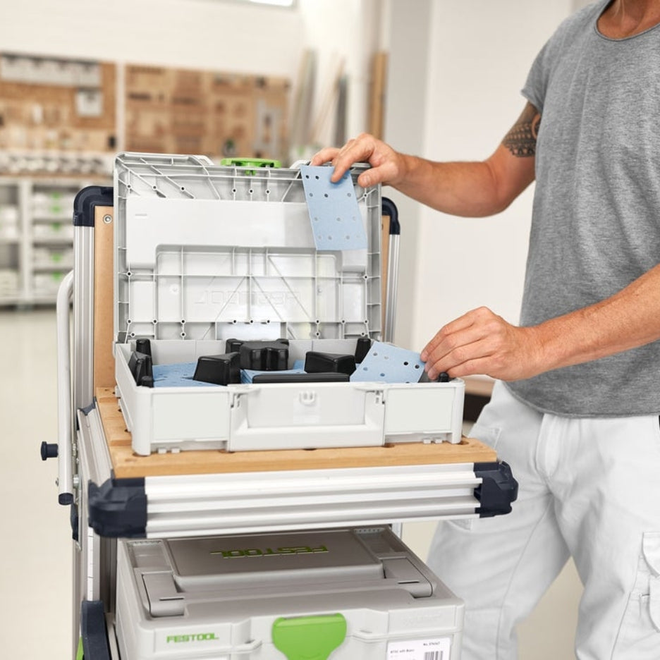Man holding 80x133 mm Granat abrasives in open Systainer