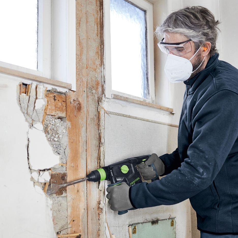 Man using Festool KHC 18 on wall
