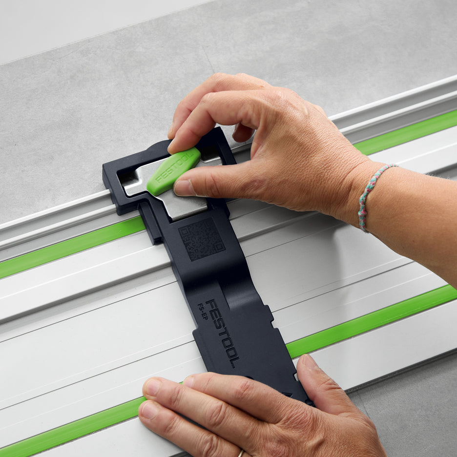 Woodworker turns a green knob to lock the Depth Position Indicator to the FS Guide Rail.