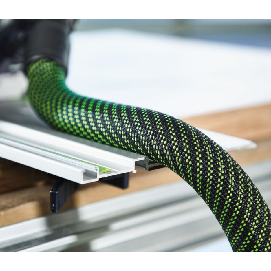 Smooth braided exterior of suction hose travels smoothly over edges and doesn't catch.