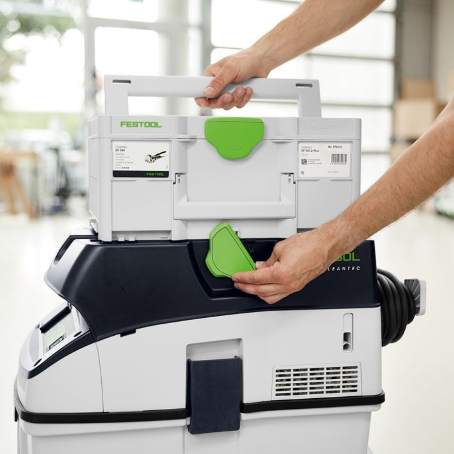 Hands attaching Systainer on top of CT 36