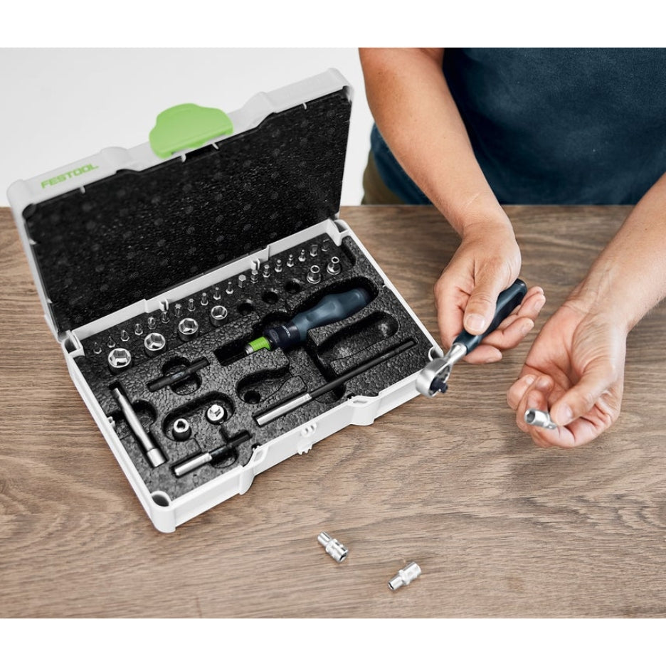 Hand holding Festool Ratchet close to Festool Ratchet and Centrotec Screwdriver Set in SYS 3 S