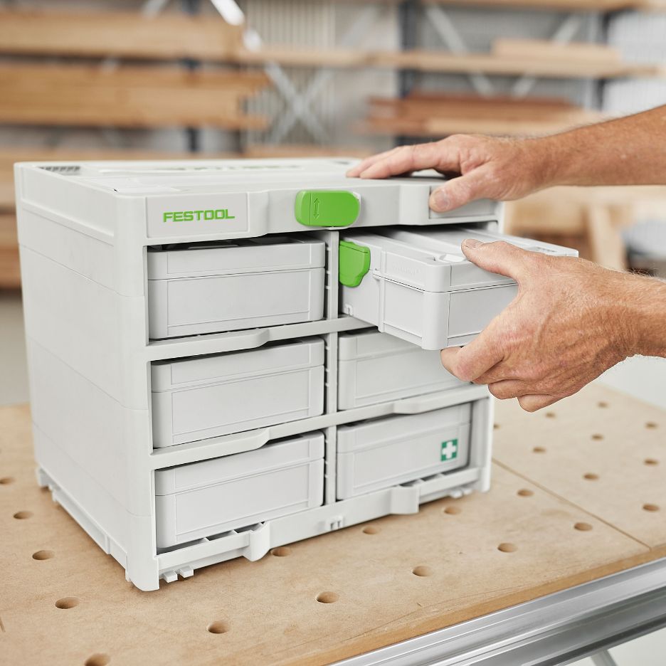 Hand putting a MINI-Systainer in the Festool Systainer Rack SYS3-RK/6 M 337