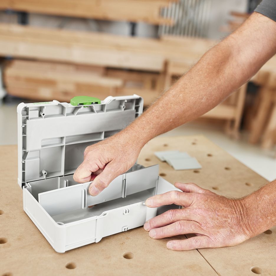 Hands inserting long partition into Festool Systainer SYS3 S 76