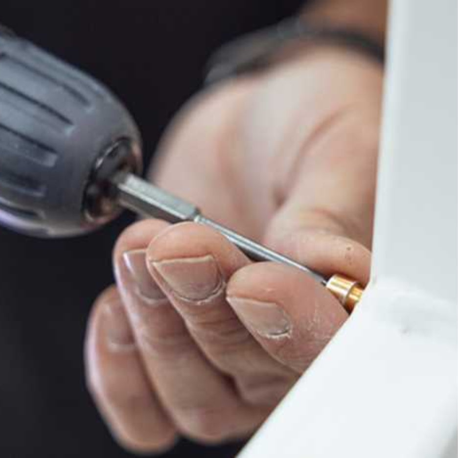 Lamello Cabineo X screw being screwing in place