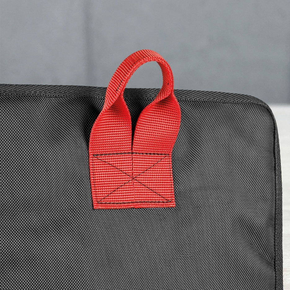 The hanging tab, for vertical use, enables space-saving storage. The contents can be removed easily and conveniently at any time.