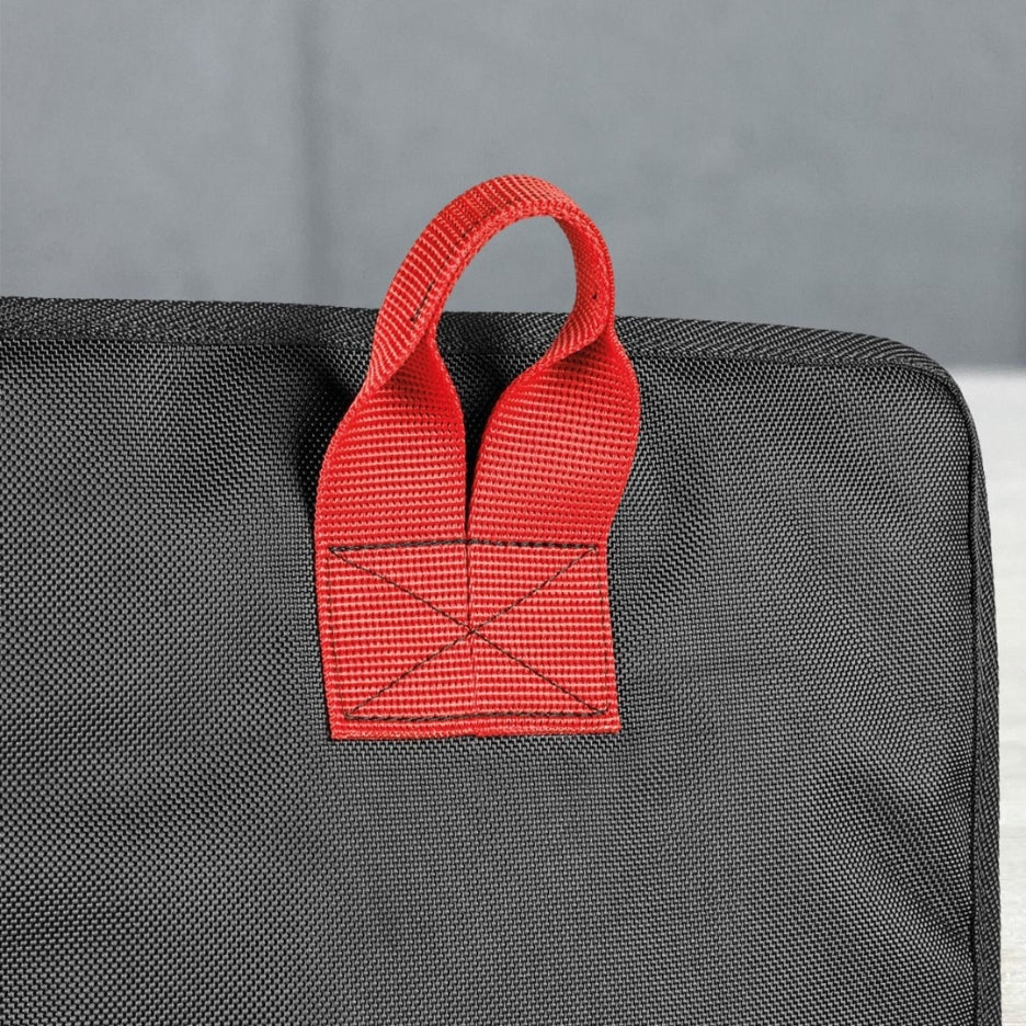 The hanging tab, for vertical use, enables space-saving storage. The contents can be removed easily and conveniently at any time.