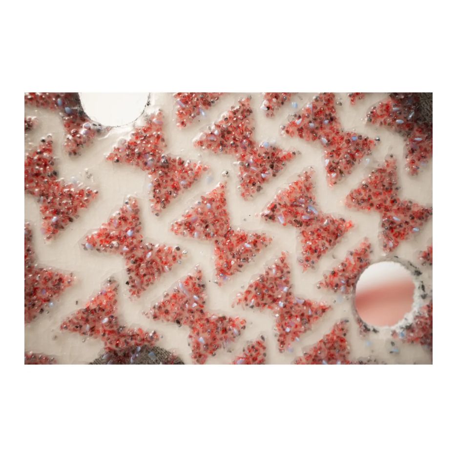 The dust channels lead to extraction holes to take control of dust