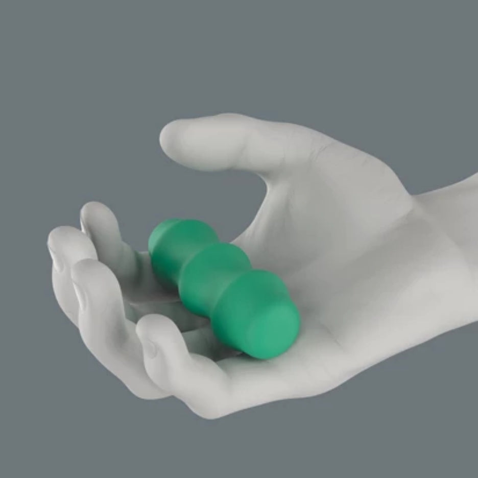 The basic idea for the prototype of the Kraftform handle – that the hand should dictate the design – has, right through to today, proved to be correct. In cooperation with the internationally recognised Fraunhofer IAO Institute, Wera developed a screwdriver handle designed to match the shape of the human hand as long ago as the 1960s. After a long development phase, the Wera Kraftform handle was launched to the market in 1968. It has been optimised through the years with new technologies, but has kept its p