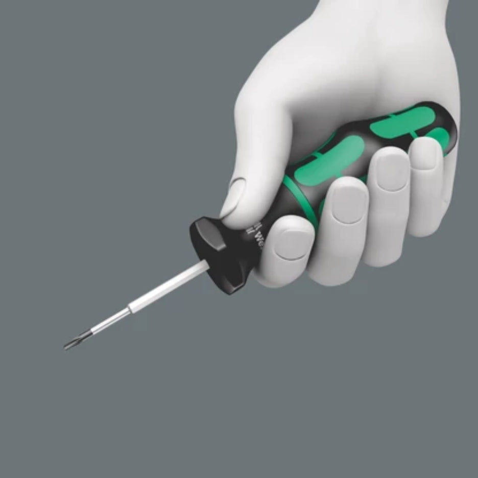 Multi-component Kraftform handle with hard and soft zones for fast working speeds and protecting the palm of the hand.