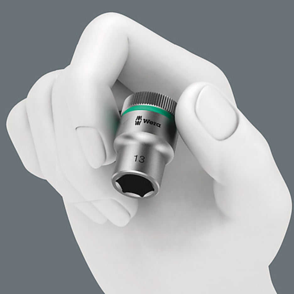 The Zyklop sockets are suitable for
manual and machine-operated
tools (non impact). They feature a
ball stop groove and knurling at
the rear end for manageability
during manual use. They are made
of chrome-vanadium, dull
chromed. Take it easy tool finder:
colour coding by size as well as
size stamping - to help you find
the required socket quickly and
easily.