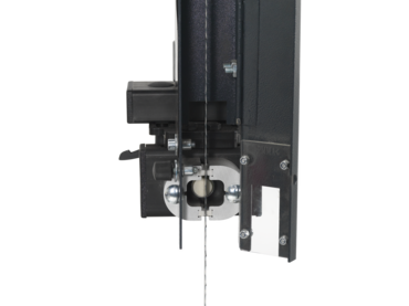 A door on the upper blade guard opens to expose the ceramic blade guides.