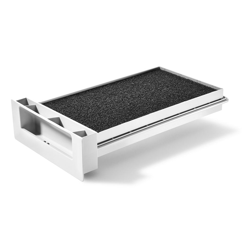 The wet filter includes the plastic frame, so changing the filter can be done in seconds without opening the dust extractor.