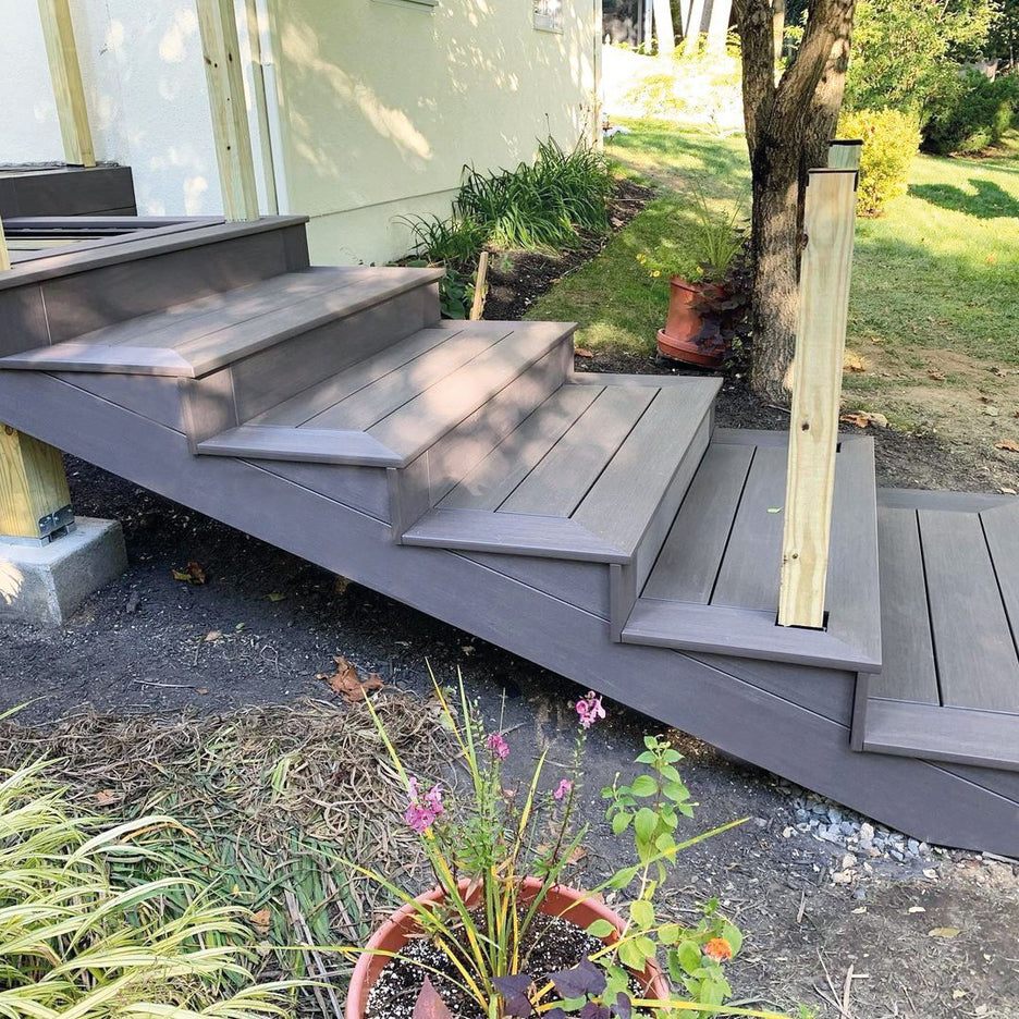 With Classic X Cordless Biscuit Joiner, projects outdoors or away from power sources are possible.