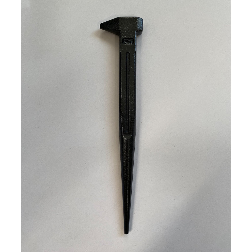 The side nail set provides good control and the end nail set affords access to tight areas and offers better visibility.