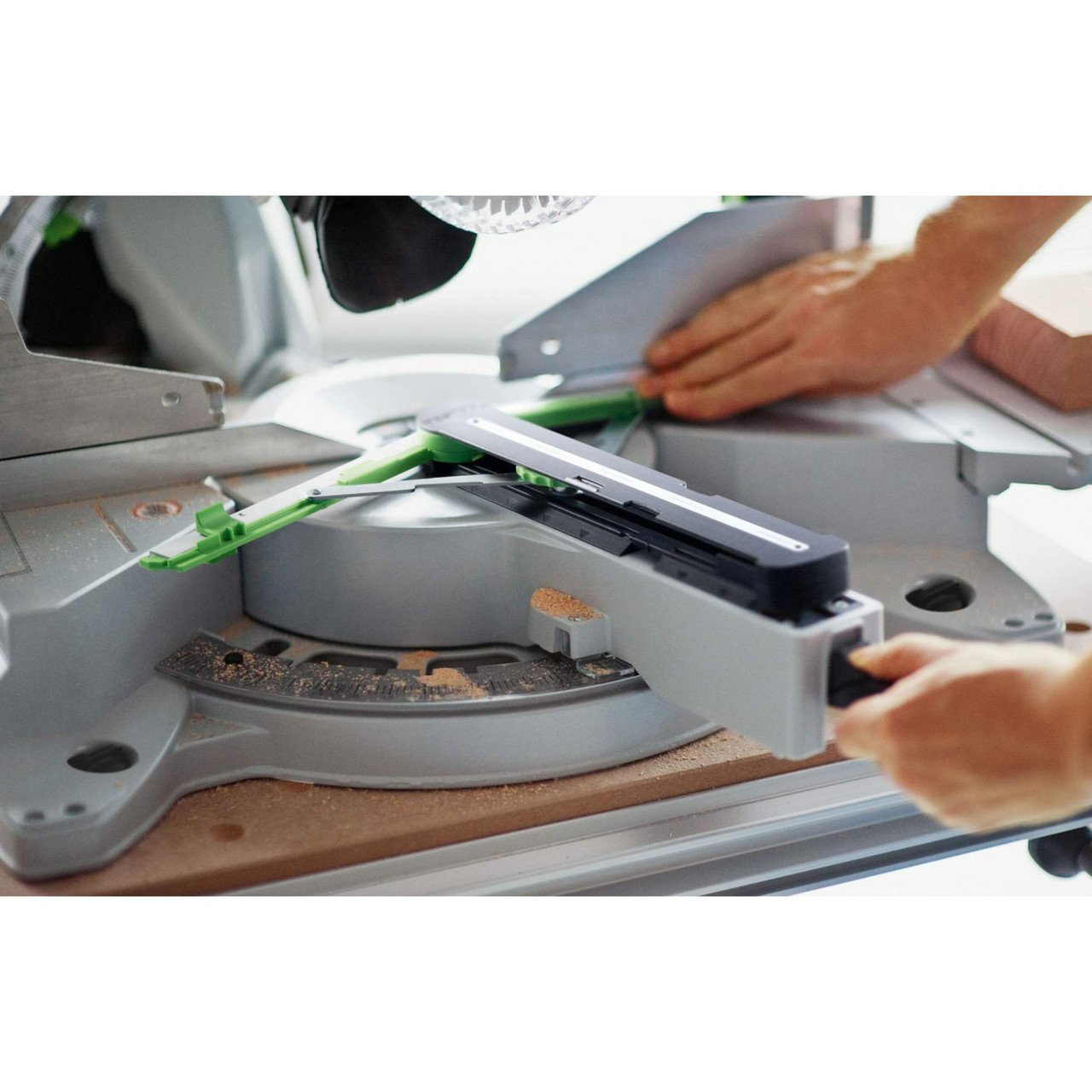 A carpenter uses the Angle Transfer Device to set the Kapex to the correct mitre angle for a bisecting cut on the saw.