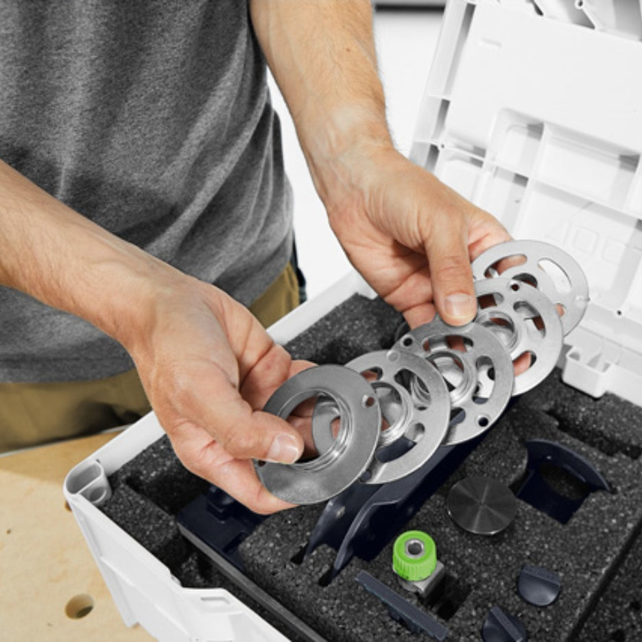 When routing along a template, the various template guides ensure that the router is guided accurately. The range of different diameters means that you are ready for any type of template.
