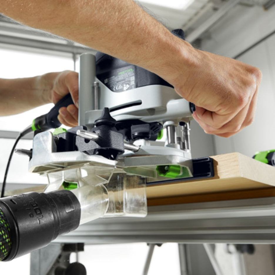 The extraction hood ensures perfect
extraction results when working with the
parallel edge guide.