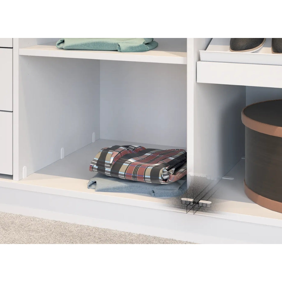 Closet with Lamello Cabineo 8 M6 