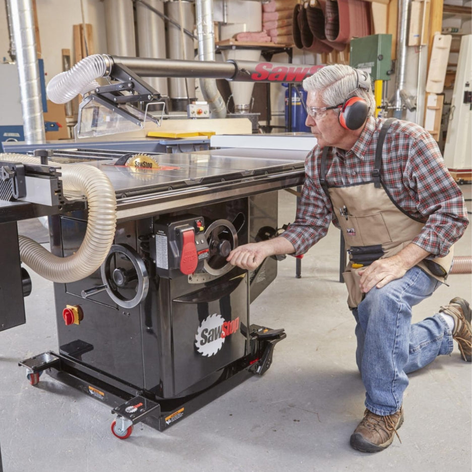Man kneeling on the floor and using elevation hand wheel
