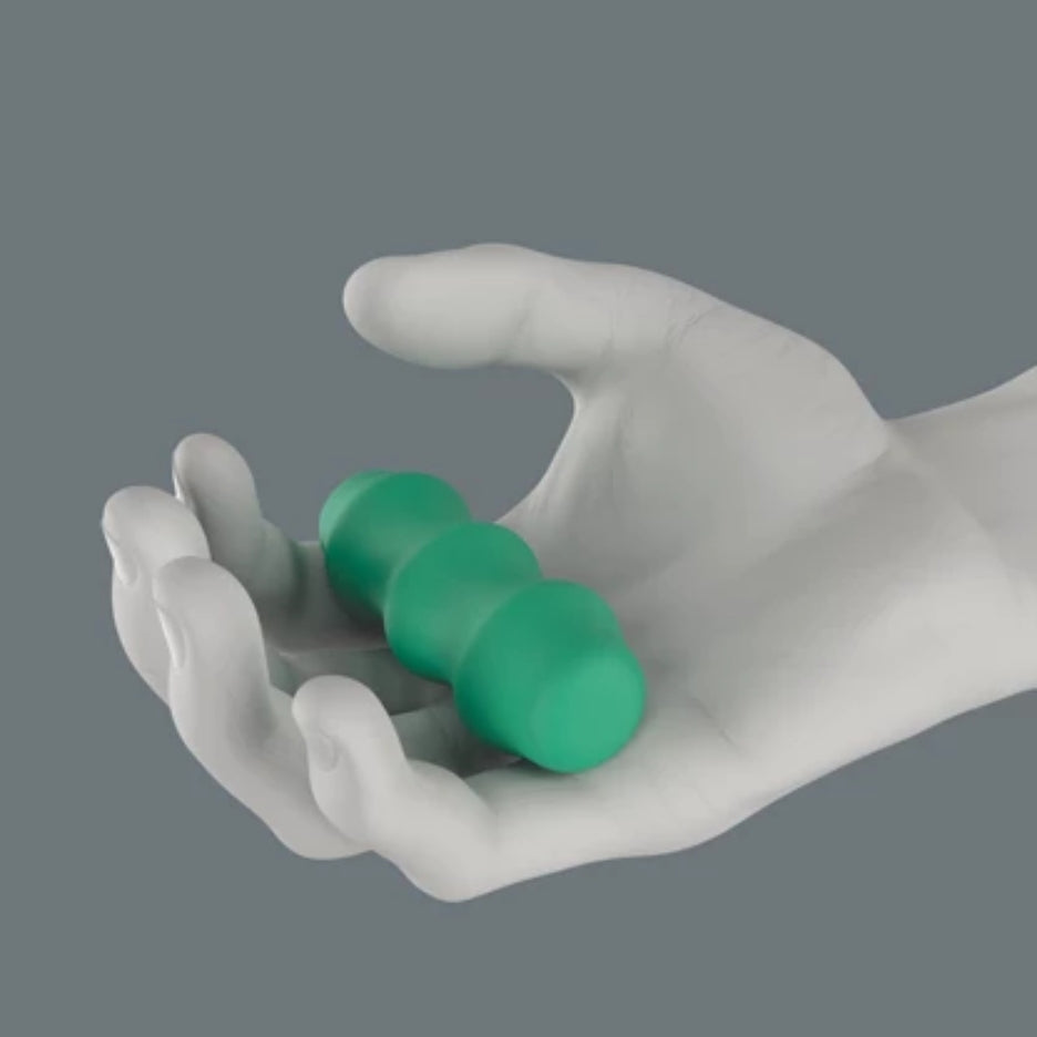 The basic idea for the prototype of the Kraftform handle – that the hand should dictate the design – has, right through to today, proved to be correct. In cooperation with the internationally recognised Fraunhofer IAO Institute, Wera developed a screwdriver handle designed to match the shape of the human hand as long ago as the 1960s. After a long development phase, the Wera Kraftform handle was launched to the market in 1968. It has been optimised through the years with new technologies, but has kept its p