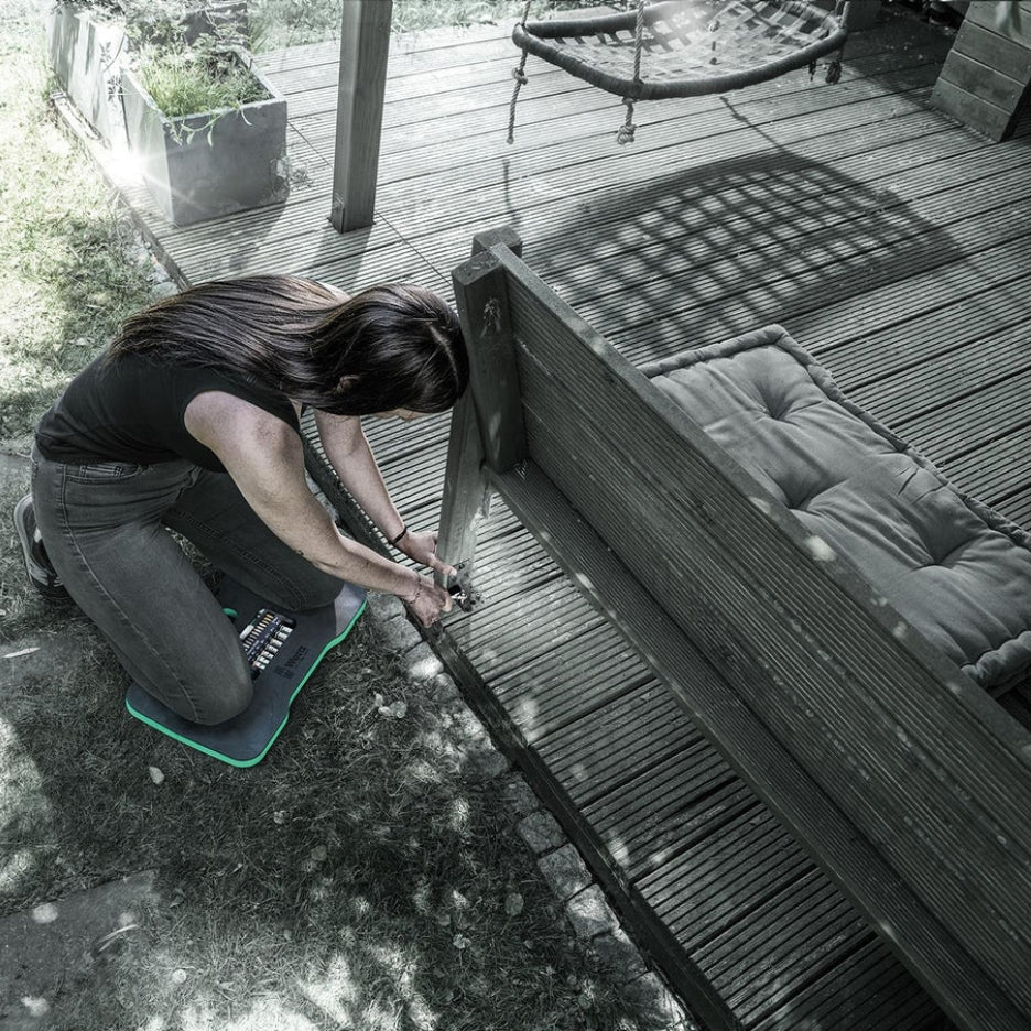 Woman using Wera Tools Metric Tool-Check Plus with Kneeling Pad 9515