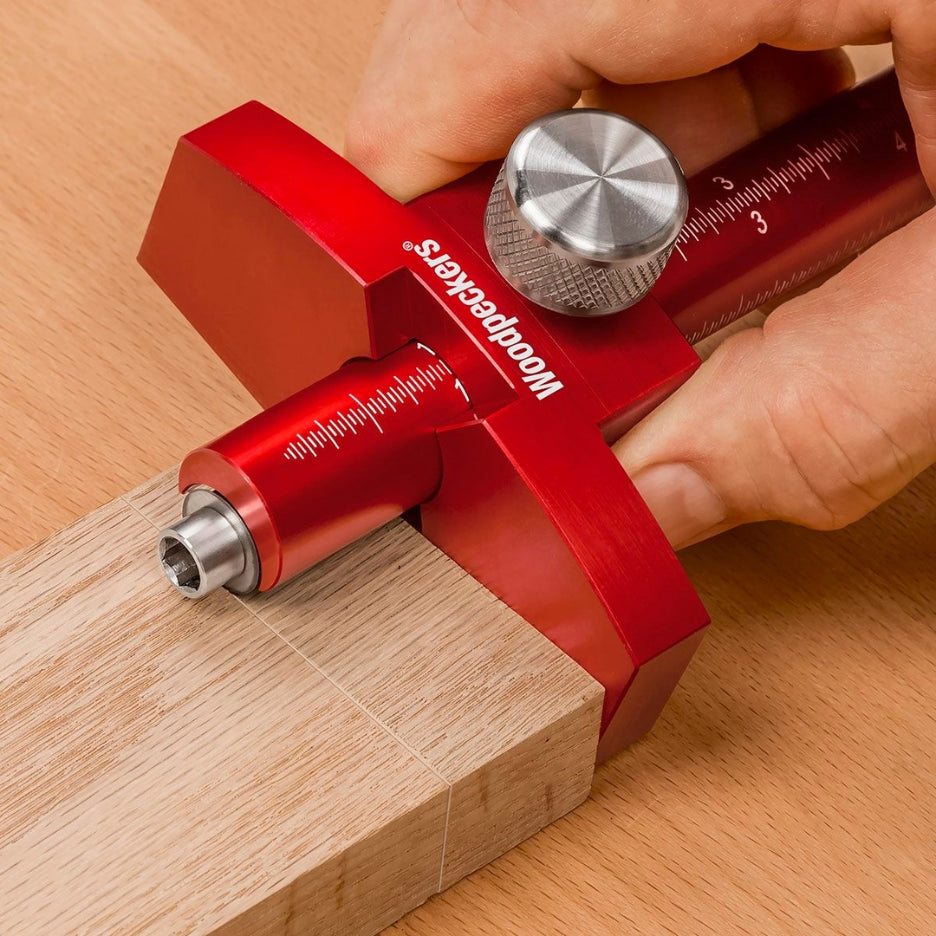 Scoring a line with the knife